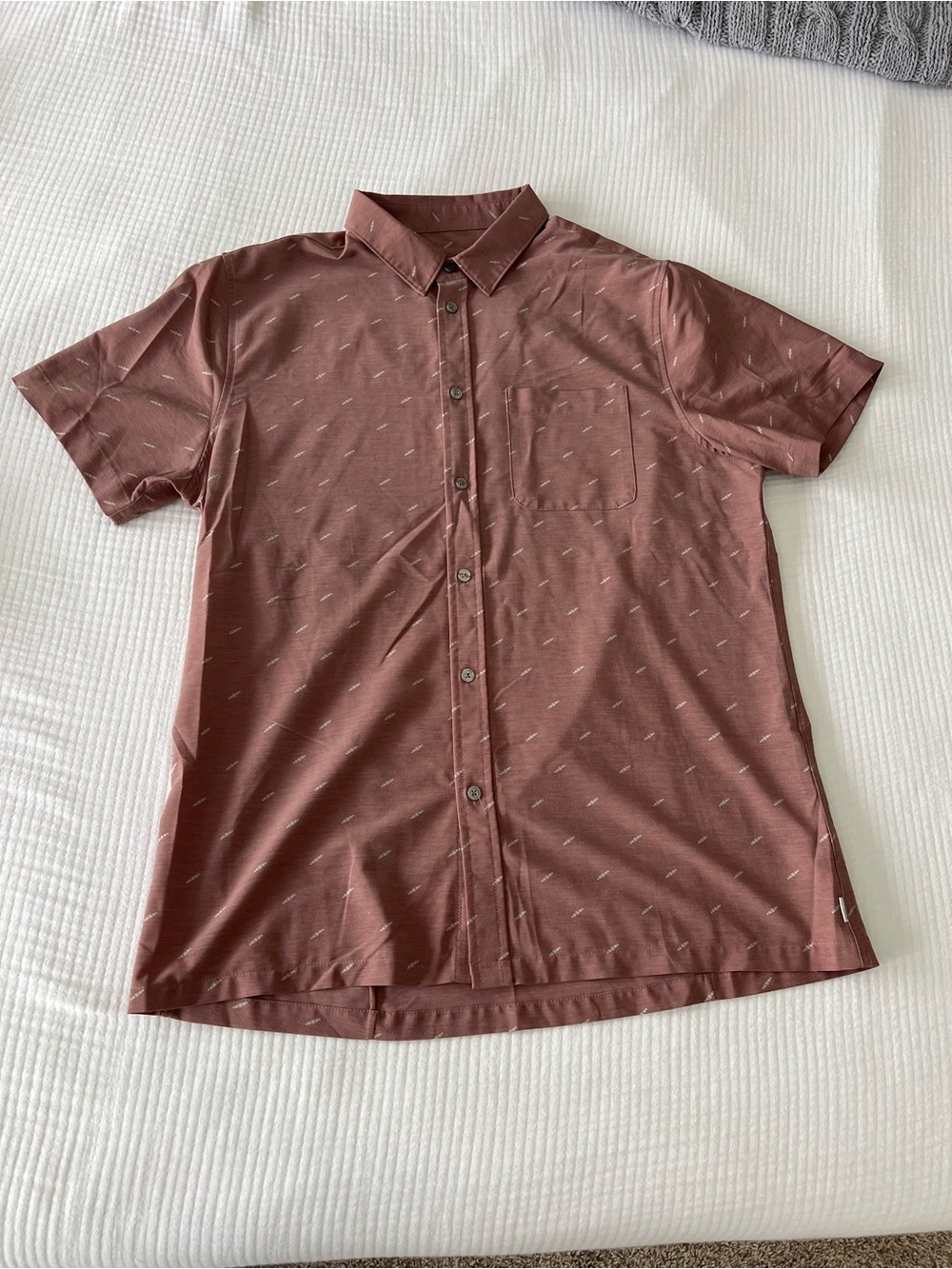 Vuori Men's Short-Sleeve Bridge Button-Up Shirt size large